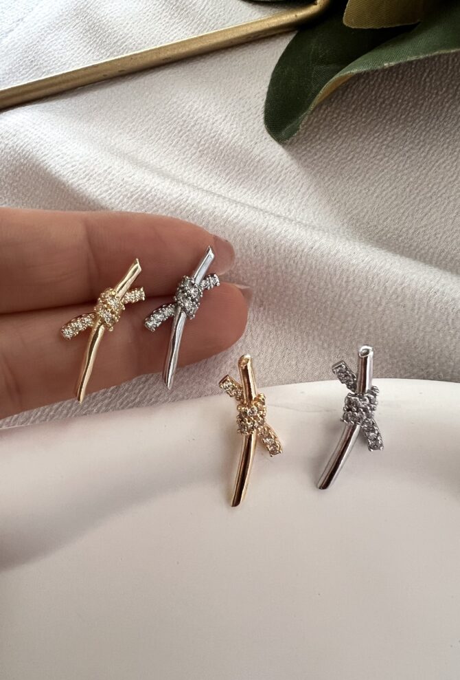 Özel Seri Tek Sıra Taş Düğüm Küpe (2,5cm)