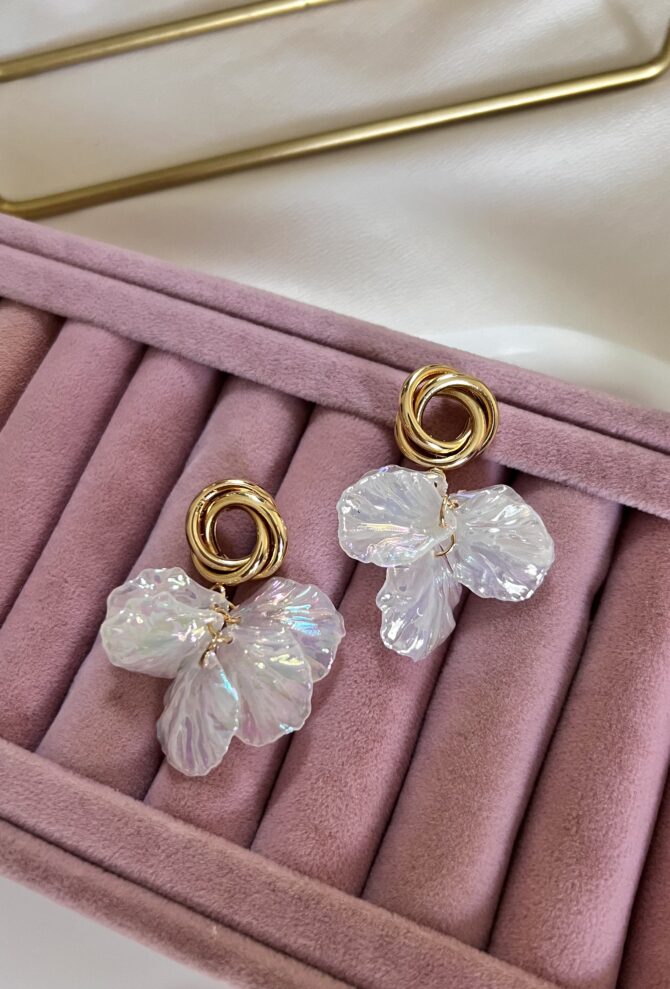 Sedef Yaprak Sallantılı Gold Küpe