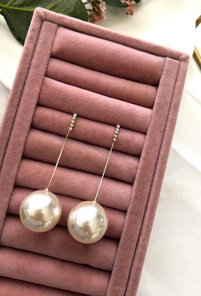 İri Top İnci Sallantılı Küpe