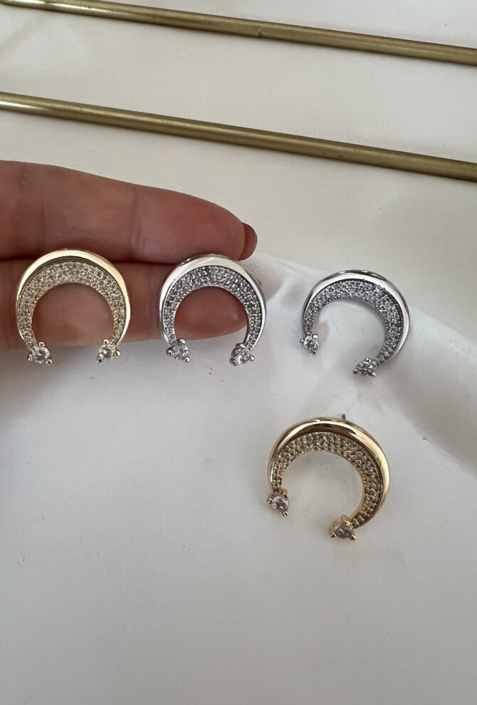Özel Seri Taşlı Hilal Küpe