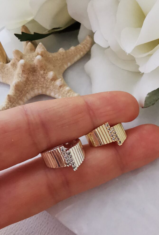 Ortası Zirkon Taşlı Zikzak Model Kıkırdak Küpe - Görsel 2