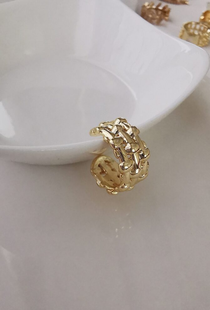 Hasır Desen Gold Kıkırdak Küpe