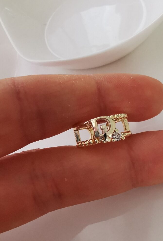 Marka Model Gold Kıkırdak Küpe - Görsel 2