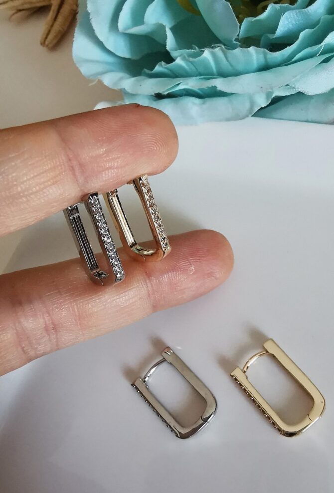 Tek Sıra Zirkon Taşlı Mini Dikdörtgen Küpe