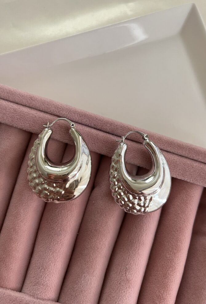 Yüzeyi Kabartmalı Bombe Oval Halka Küpe